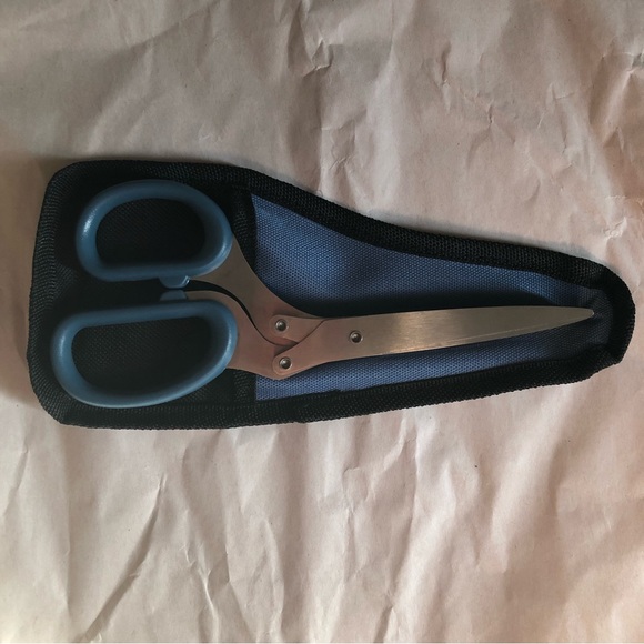 2009 Avon Blue Shredder Scissors with Matching Blue Pouch - Picture 9 of 9